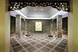 Vožnja bicikla kod ili u okolini objekta Cakra Kusuma Hotel