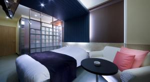 Кровать или кровати в номере Hotel Glow Yokkaichi (Adult Only)
