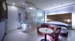 Postel nebo postele na pokoji v ubytování Hotel Glow Yokkaichi (Adult Only)