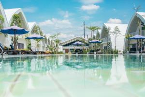 Bazén v ubytování Dash Box Hotel Cyberjaya nebo v jeho okolí