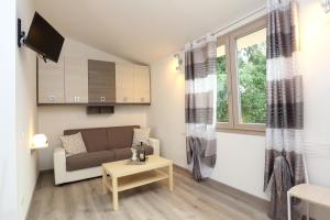 a living room with a couch and a table at Villaggio Olmè in Cessalto