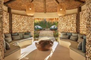 Гостиная зона в Six Senses Fiji