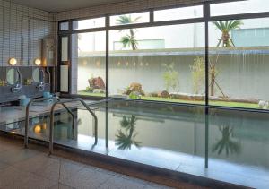 
THE HOTEL YAKUSHIMA ocean & forestの敷地内または近くにあるプール
