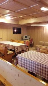 TV a/nebo společenská místnost v ubytování Hotel Edelweiss