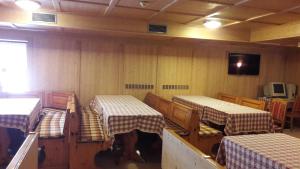 TV a/nebo společenská místnost v ubytování Hotel Edelweiss