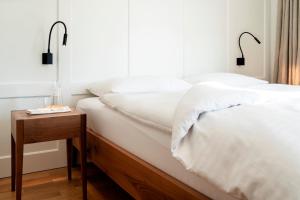 Postel nebo postele na pokoji v ubytování Hotel Zum Verwalter Dornbirn