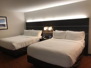 two beds in a hotel room with white pillows at Holiday Inn Express Metropolis, an IHG Hotel in Metropolis