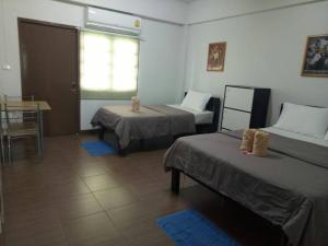 Llit o llits en una habitació de TT Hostel Chiangrai