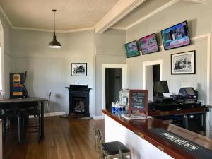 a room with a bar with a desk and a computer at Abermain Hotel in Abermain