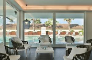 Bazén v ubytování Paestum Inn Beach Resort nebo v jeho okolí