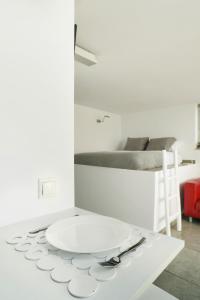 Cama ou camas em um quarto em the coolest loft and terrace-varkiza sea view