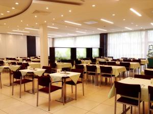 A restaurant or other place to eat at Hotel Sommerhaus Linz