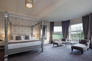 Postel nebo postele na pokoji v ubytování Elfordleigh Hotel + 37 fotografií