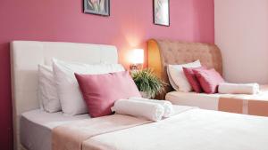 Posteľ alebo postele v izbe v ubytovaní Sura Inn