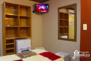 Televízia a/alebo spoločenská miestnosť v ubytovaní Posada Basiliza, Encarnación PY