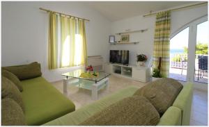TV a/nebo společenská místnost v ubytování Apartment Katarina and house Marieta