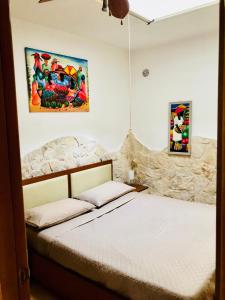 En eller flere senge i et værelse på C.B.Guesthouse