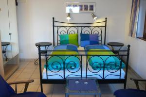 Ein Bett oder Betten in einem Zimmer der Unterkunft Casa Petra 1 1/2 Zi, Orgnana 83