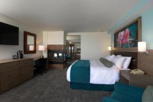 Un pat sau paturi într-o cameră la Rod 'N' Reel Resort
