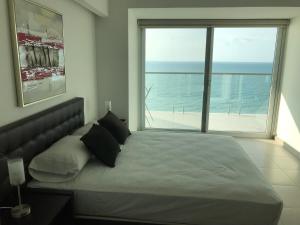 Postel nebo postele na pokoji v ubytování Resort Playa Azul Departamentos frente al mar + 34 fotografií