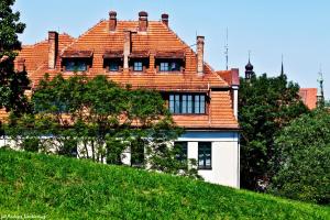 a house with an orange roof on top of a hill at DS Cztery Pory Roku in Gdańsk