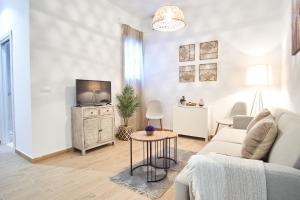 Telewizja i/lub zestaw kina domowego w obiekcie Segura Riverside Dream by Valcambre