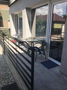 a patio with a table and chairs on a balcony at Casa Mario in Baile Felix