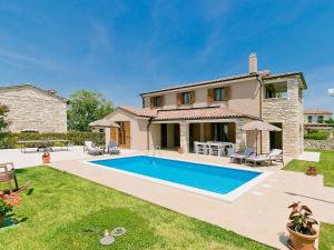 Πισίνα στο ή κοντά στο Villa Angela by Interhome