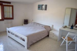 Postel nebo postele na pokoji v ubytování villa sa perdera