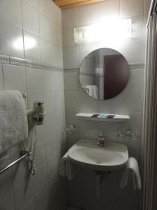 Hotel Steinbock Grindelwald的一间浴室
