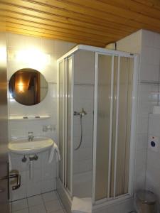 Koupelna v ubytování Hotel Steinbock Grindelwald