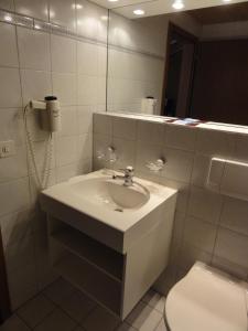 Hotel Steinbock Grindelwald的一间浴室