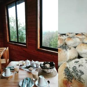 dos fotos de una habitación con una mesa con tazas de café y comida en Terrazas del Palena en La Junta