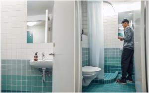 Bilik mandi di Loft - HI Eco Hostel