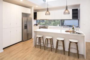 
A kitchen or kitchenette at Bay View Retreat
