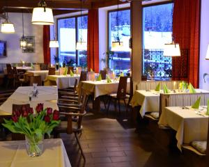 Ein Restaurant oder anderes Speiselokal in der Unterkunft Alpenhotel Beslhof 