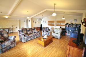 a living room with two couches and a tv at Stonewall Cottage in Moonta