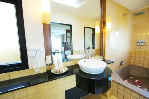a bathroom with two sinks and a large mirror at Supalai Scenic Bay Resort And Spa, SHA Extra Plus in Por Bay