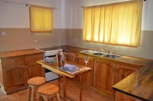Η κουζίνα ή μικρή κουζίνα στο Nid'Aigle Lodge