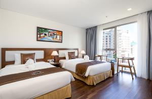 Voodi või voodid majutusasutuse Tamarind Danang Beach Hotel toas