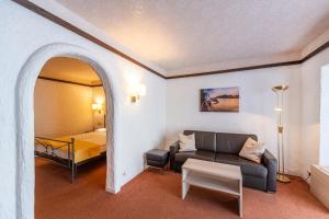 Postel nebo postele na pokoji v ubytování CONTEL Hotel