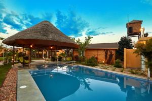 Bazén v ubytování Bodhiwoods Resorts nebo v jeho okolí