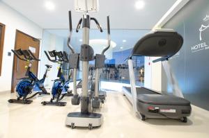 Fitness centrum a/nebo fitness zařízení v ubytování Hotel Mitru Sur