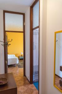 A bed or beds in a room at Luminoso bilocale