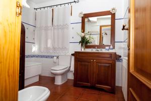 Koupelna v ubytování Casa Rural El Tinte