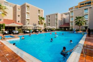 Bazén v ubytování Boudl Gardenia Resort nebo v jeho okolí