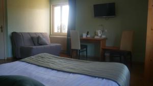 Foto dalla galleria di Logis Le Saint Cyr a Montmelard