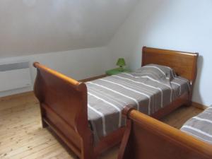 a bedroom with two beds and a lamp on a floor at Le Bosvillais in Bosville