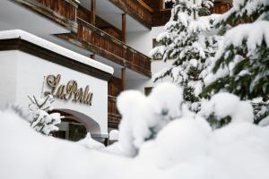 Hotel La Perla: The Leading Hotels of the World v zime