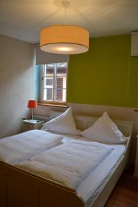Postel nebo postele na pokoji v ubytování Hotel Turmdieb